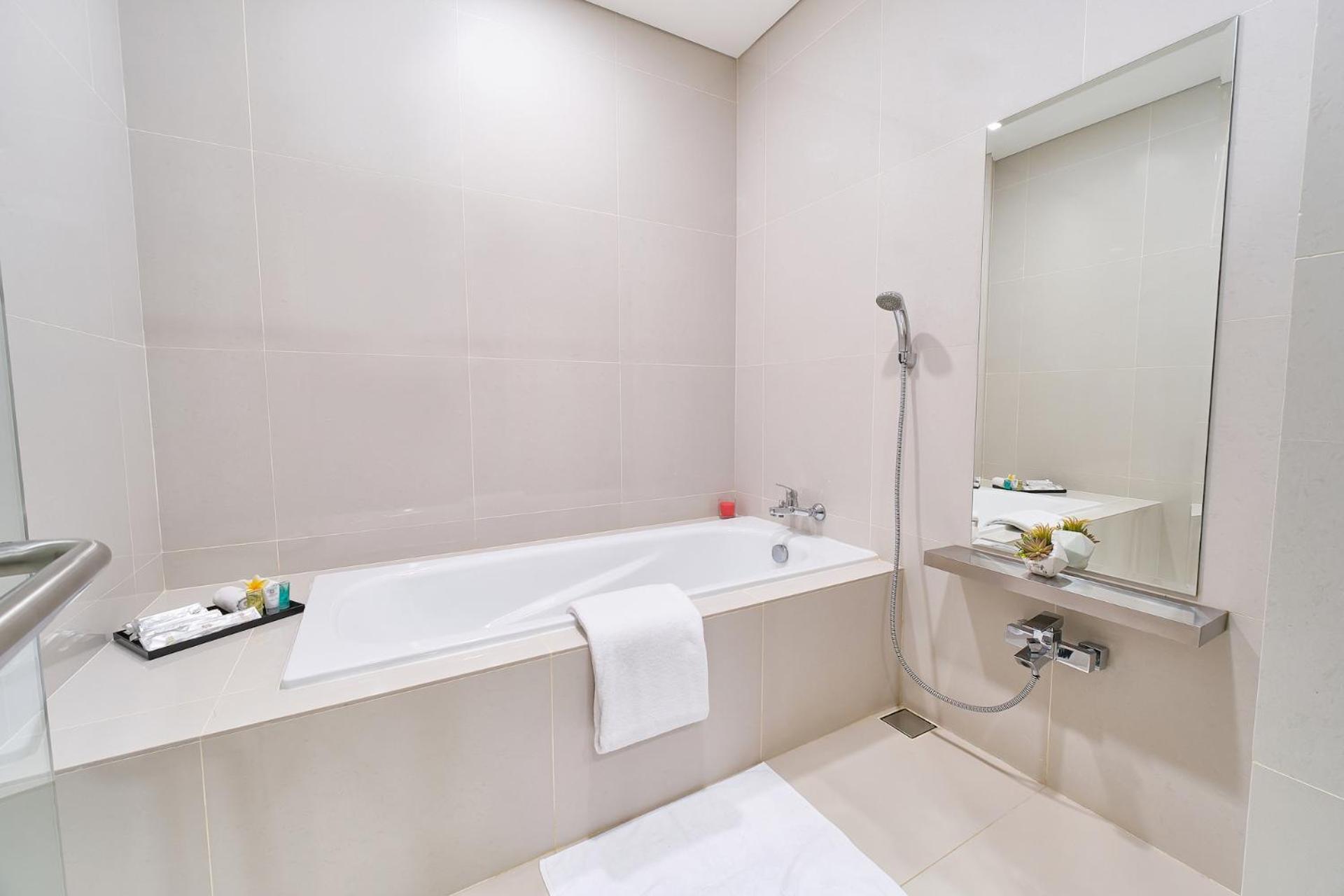 Le Premier Hotel Deltamas Cikarang Quarto foto